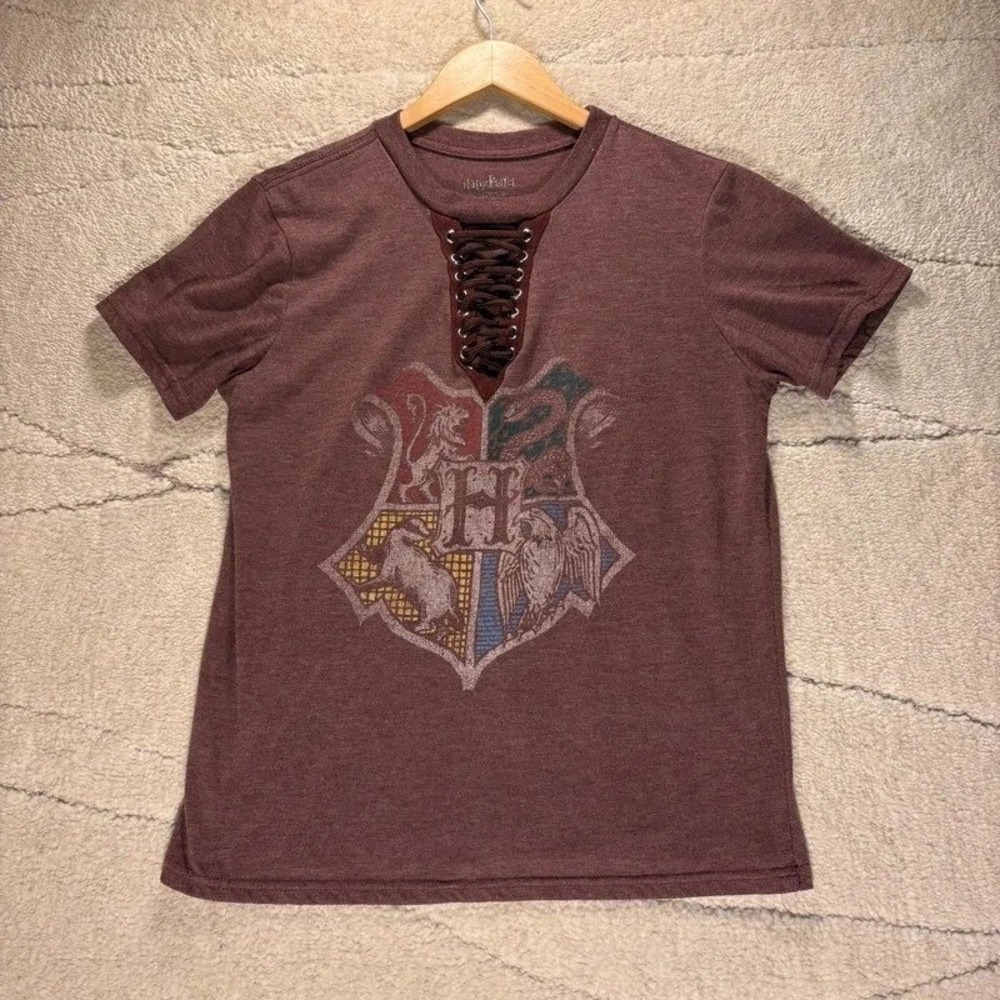 Harry Potter Hogwarts Crest Lace Up T-Shirt Women's Juniors Medium Burgundy*